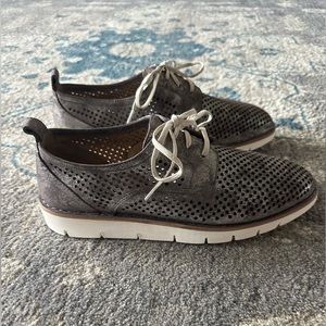 Trask Lena metallic oxfords